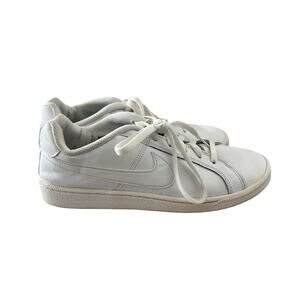 White Nike Sneakers Women size 9 - Court Royale 2